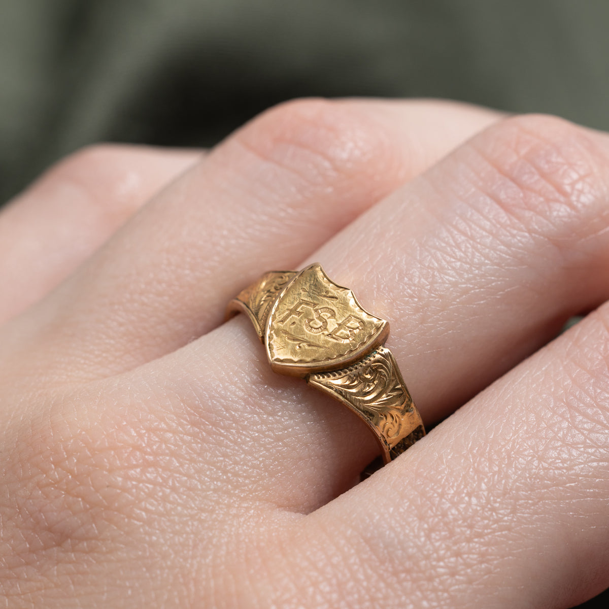 1906 Chester Sentimental Hairwork Crest Ring | SZ 8.25