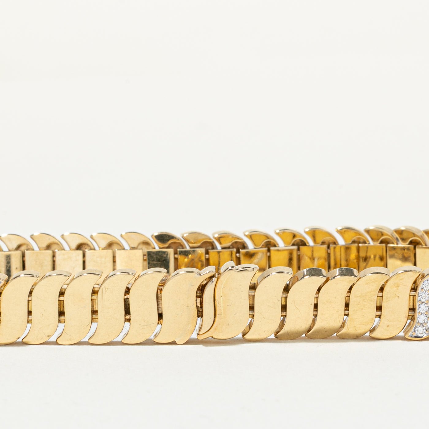 18k Diamond Accented Flat Wavy Chain Bracelet | 0.90ctw