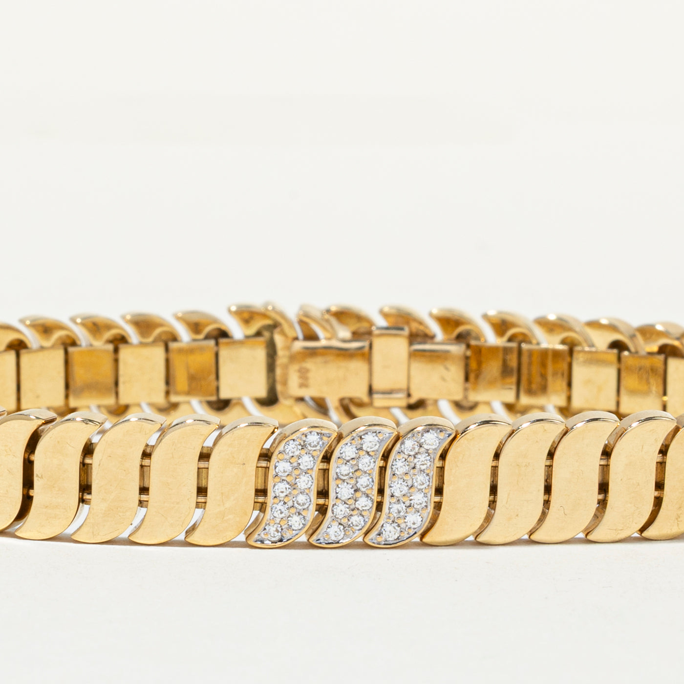 18k Diamond Accented Flat Wavy Chain Bracelet | 0.90ctw