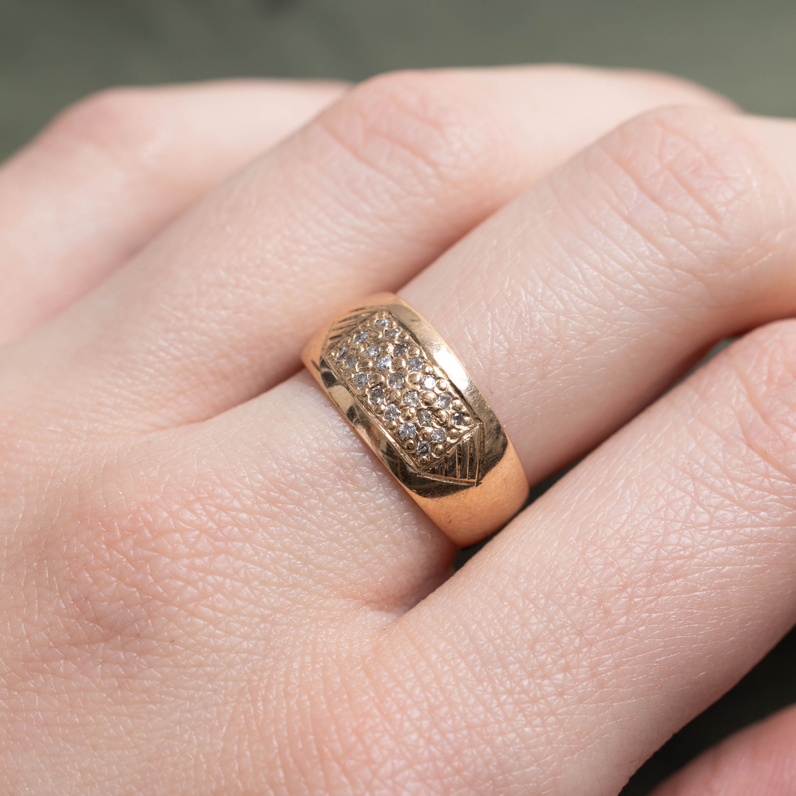 9k Pave Set Diamond Grid Band | SZ 6.25