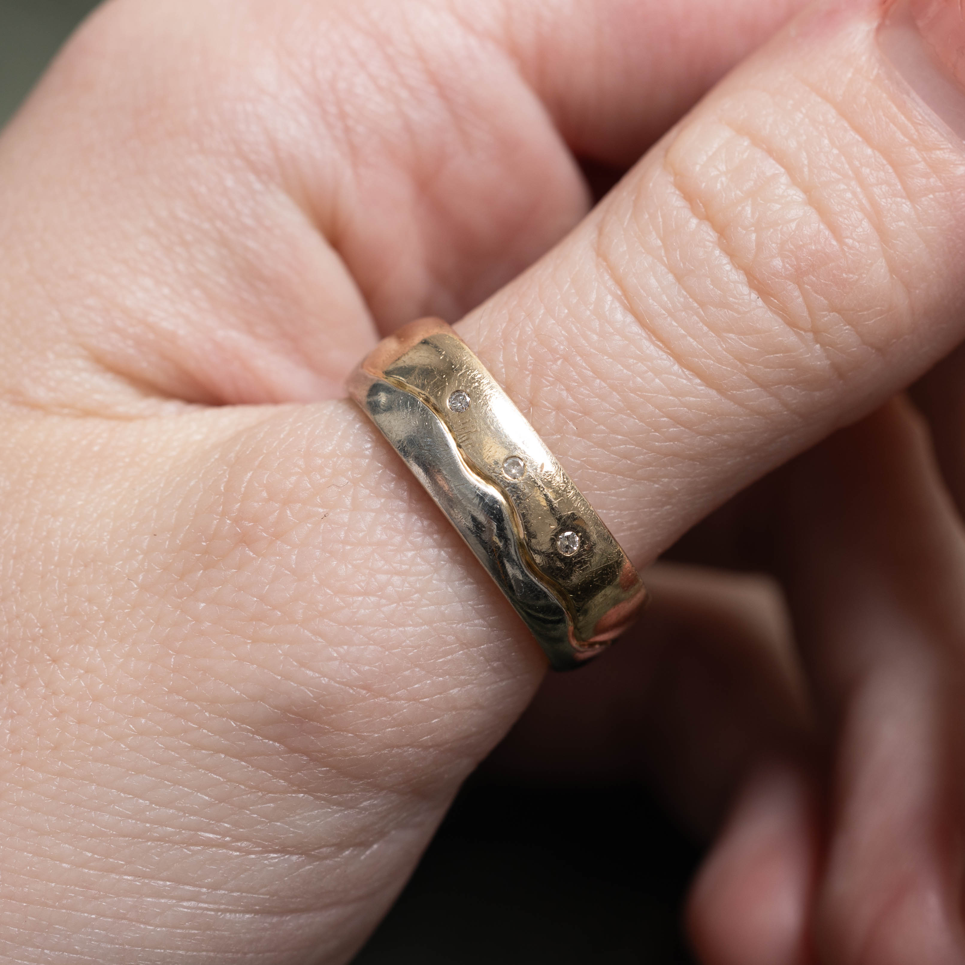 Two Tone Gold Diamond Wave Band | 7.00mm | SZ 8