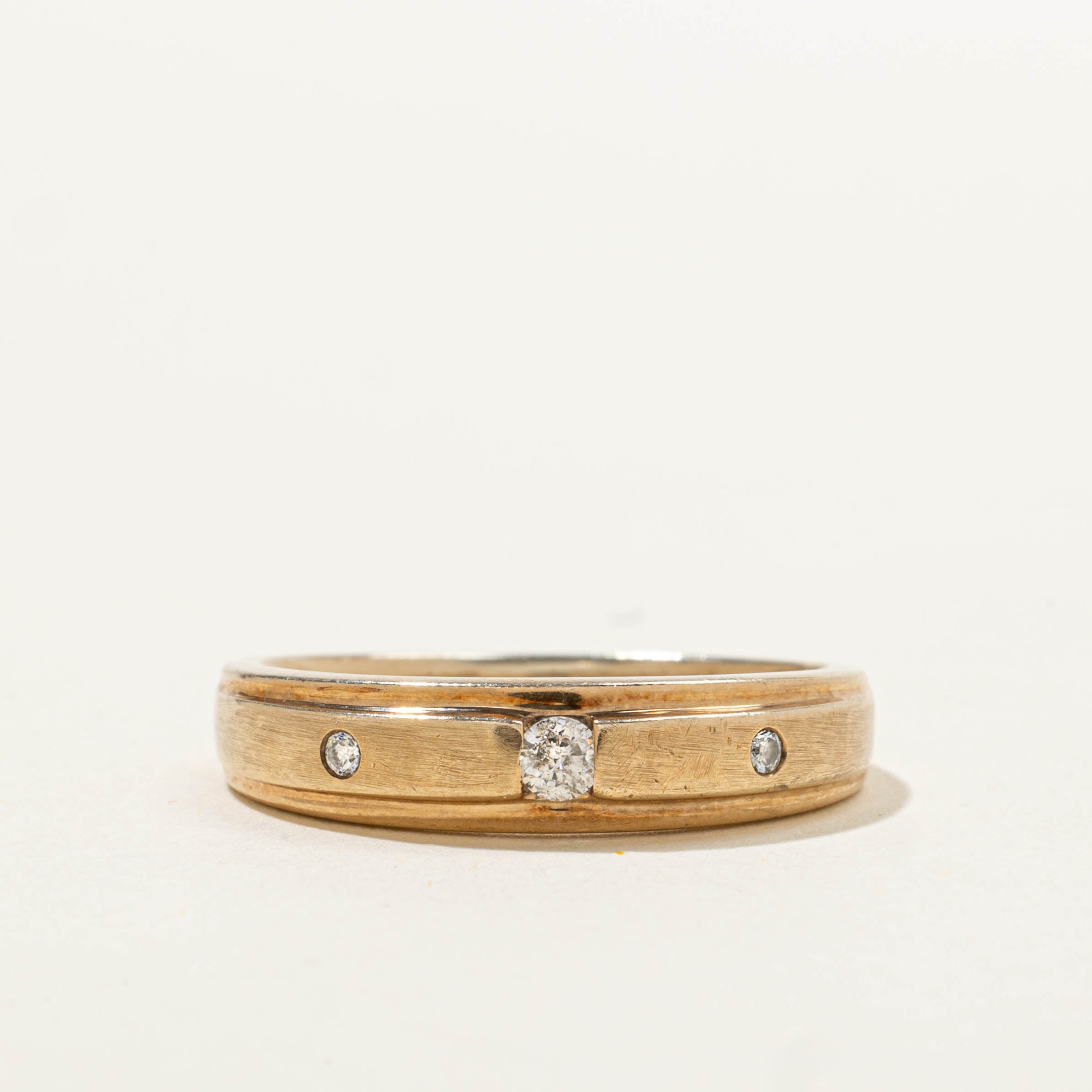 10k Three Stone Diamond Textured Band | SZ 8.25