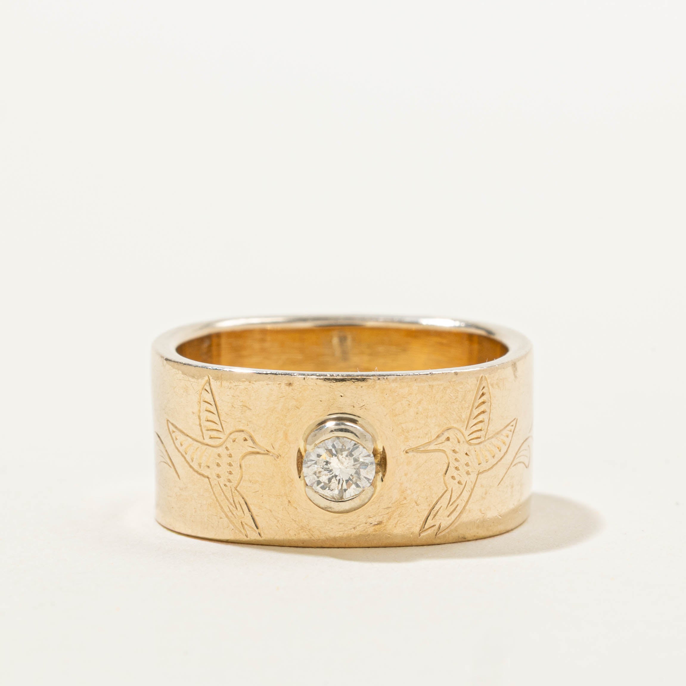 10k Bezel Set Diamond Bird Engraved Band | 8.90mm | SZ 6.5