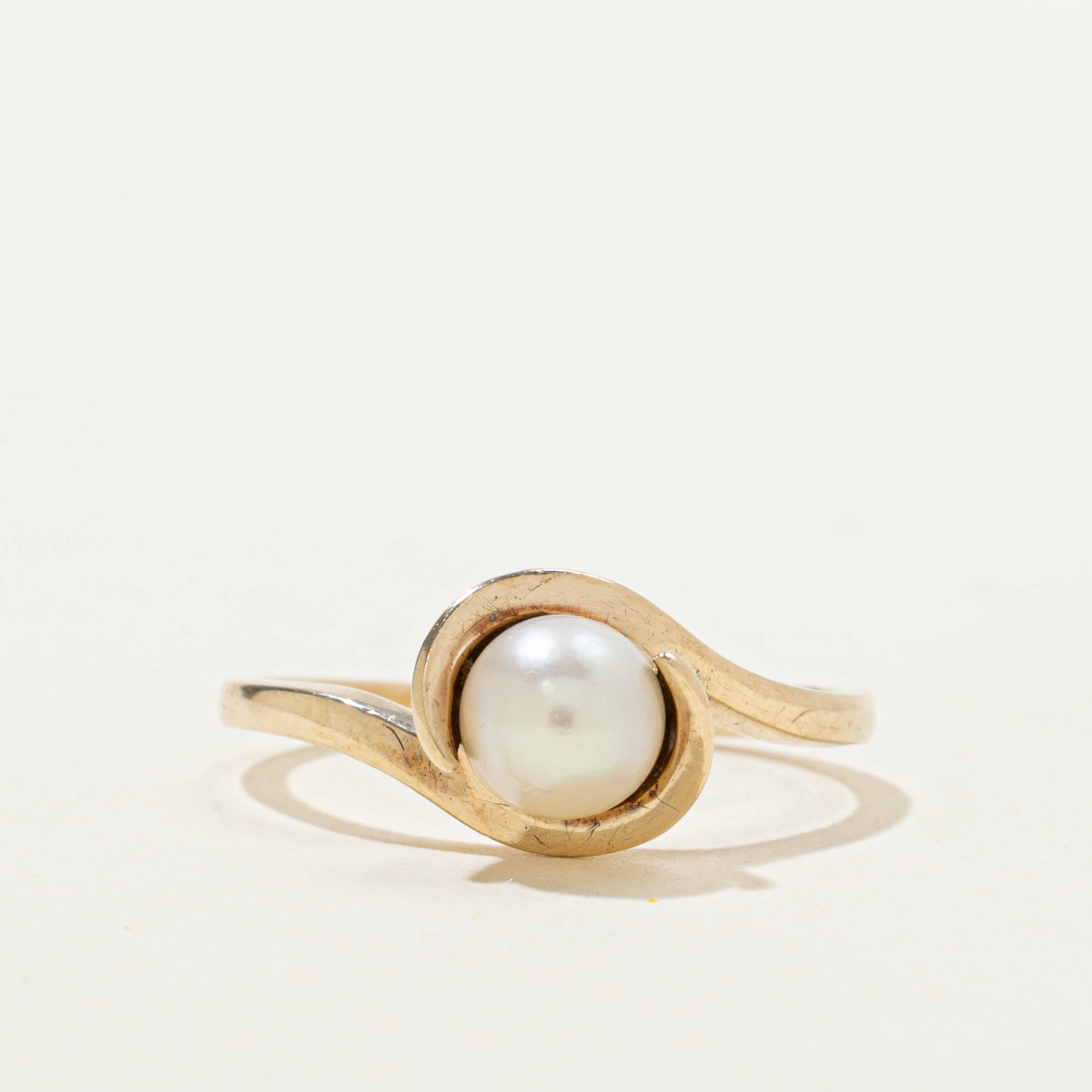 10k Solitaire Pearl Bypass Ring | SZ 5