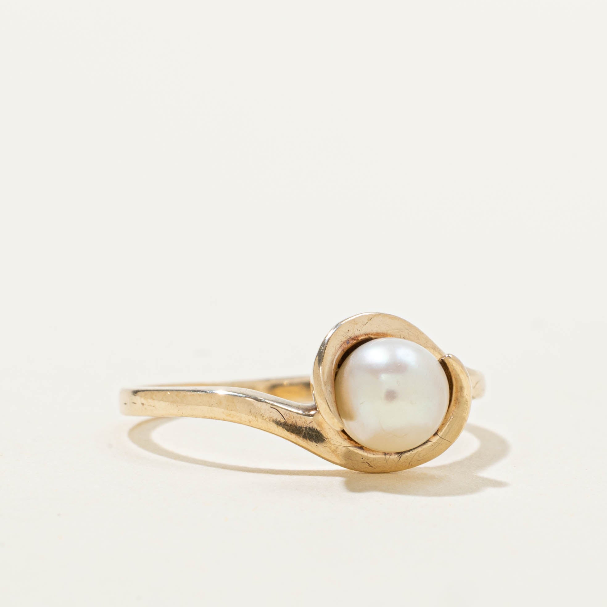 10k Solitaire Pearl Bypass Ring | SZ 5