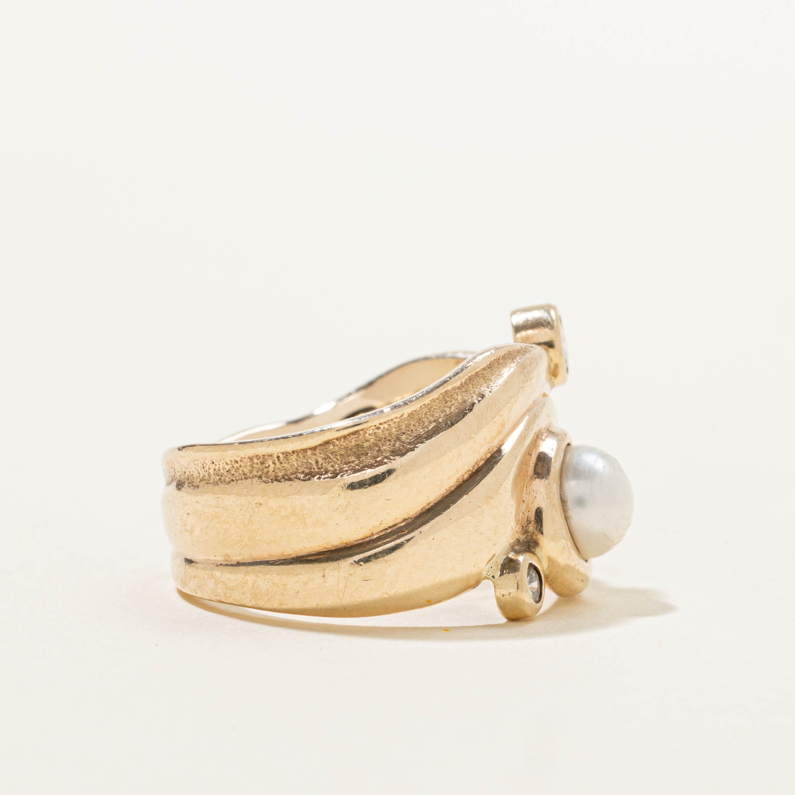 10k Pearl & Diamond Swirl Chunky Ring | 0.10ctw | SZ 5.75