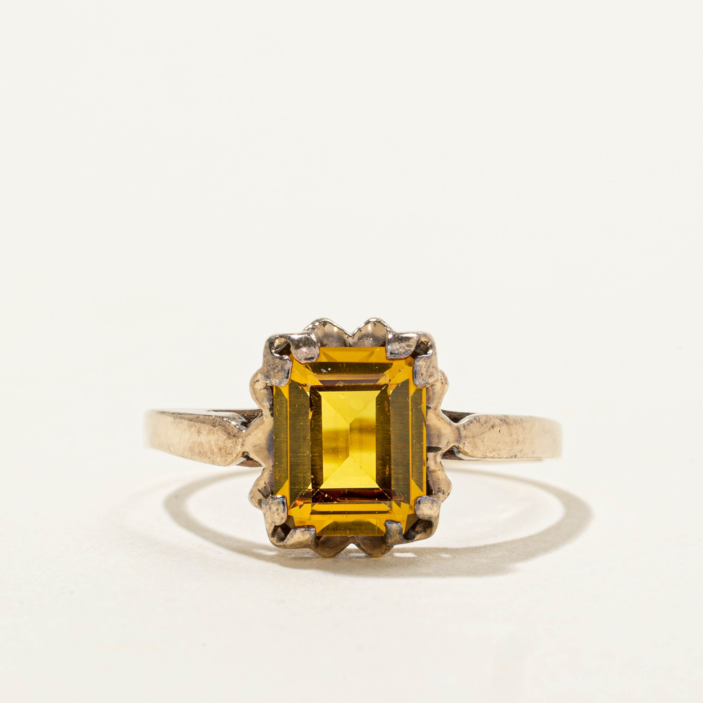 9k Synthetic Sapphire Scalloped Ring | SZ 6.5