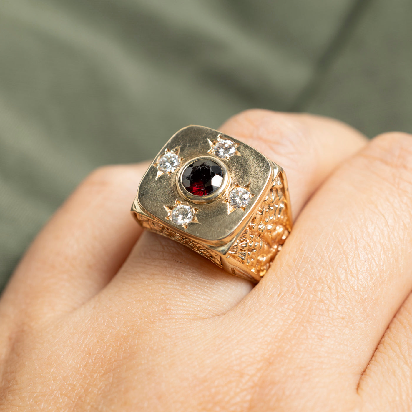 14k Garnet & Star Set Diamond Accented Chunky Signet Ring | 1.08ct, 0.40ctw | SZ 7.25