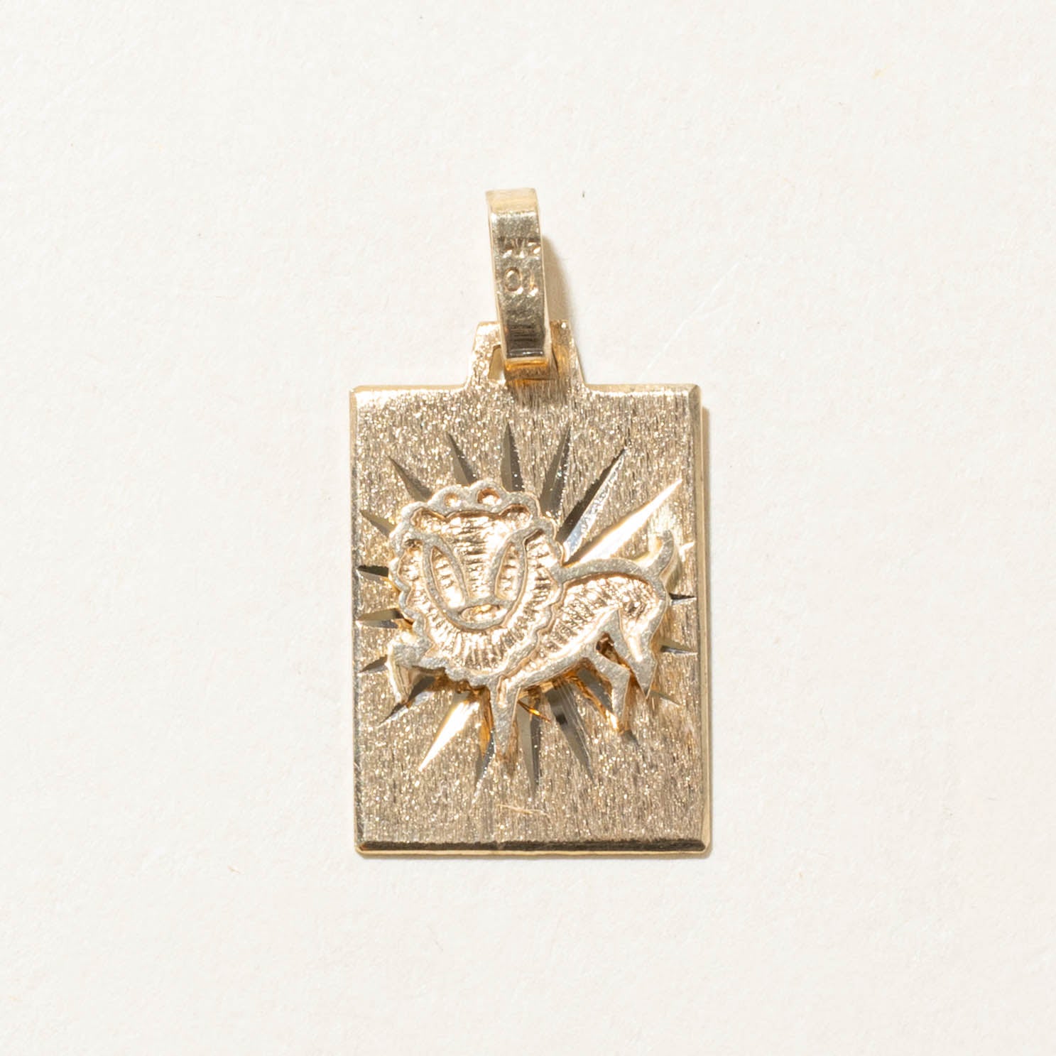10k Leo Zodiac Pendant