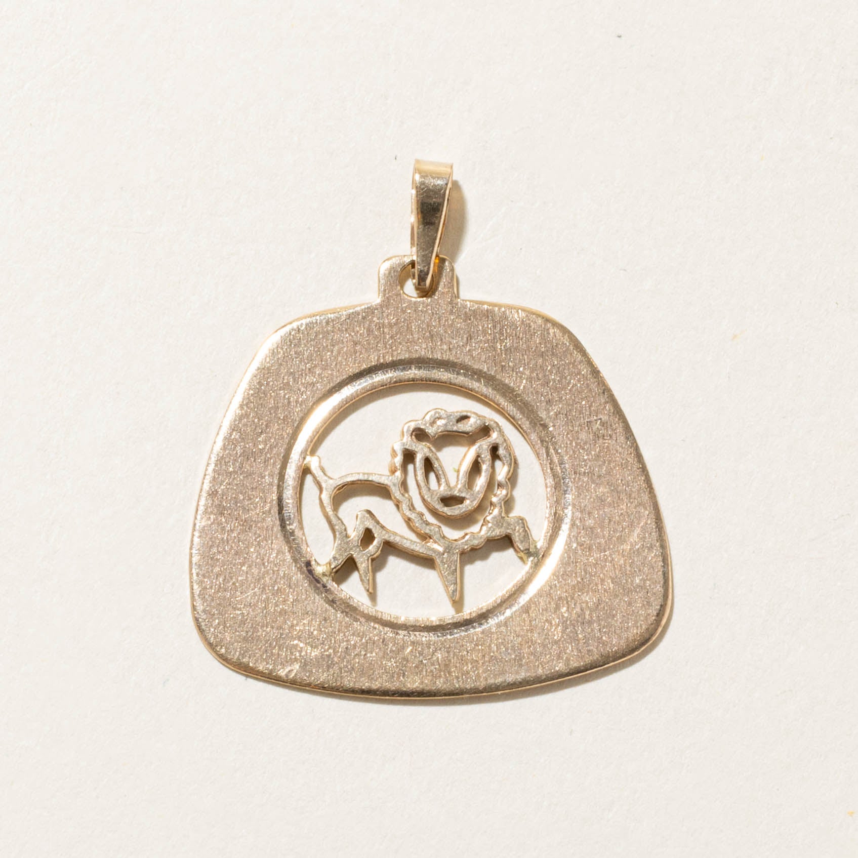 10k Leo Zodiac Pendant