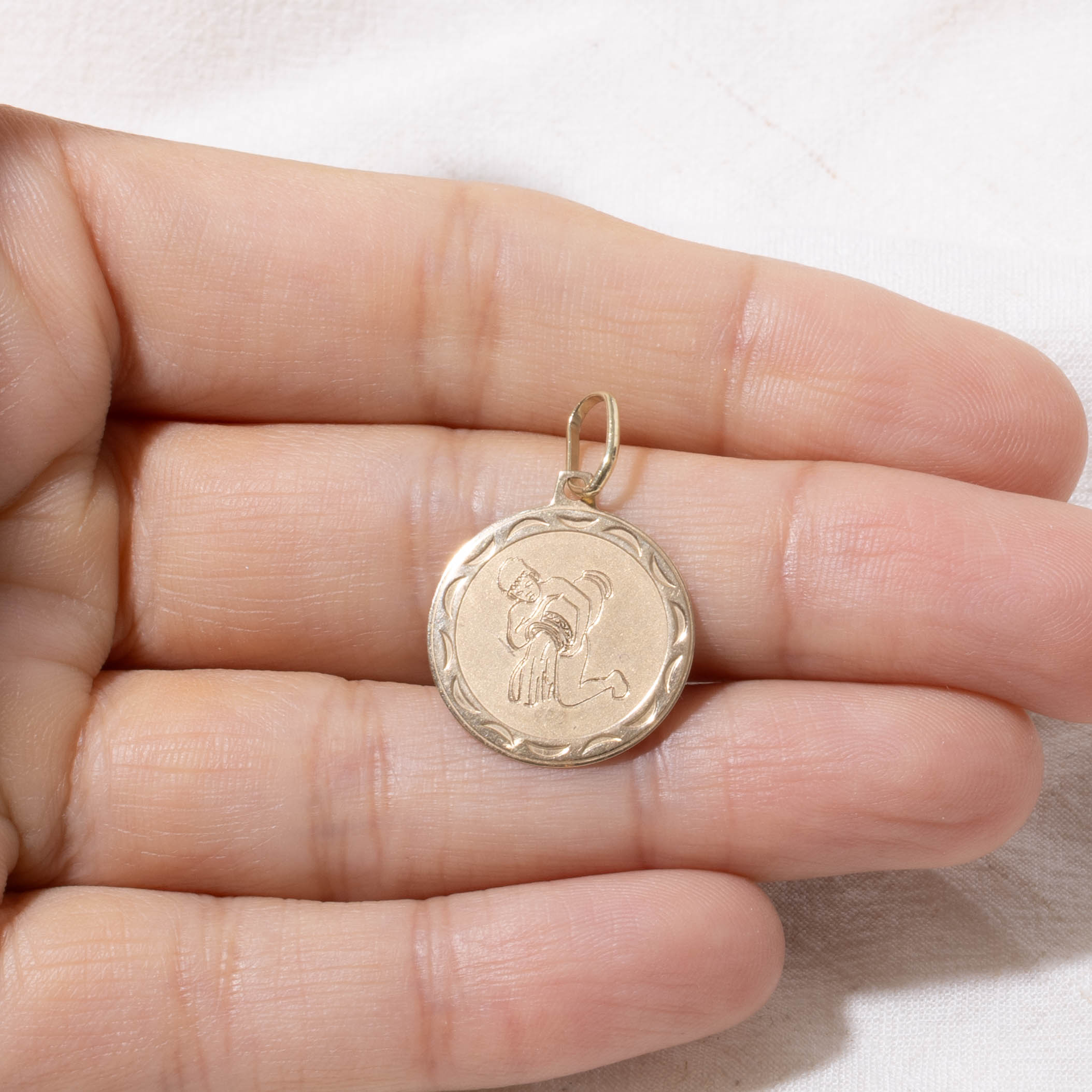 14k Aquarius Zodiac Pendant