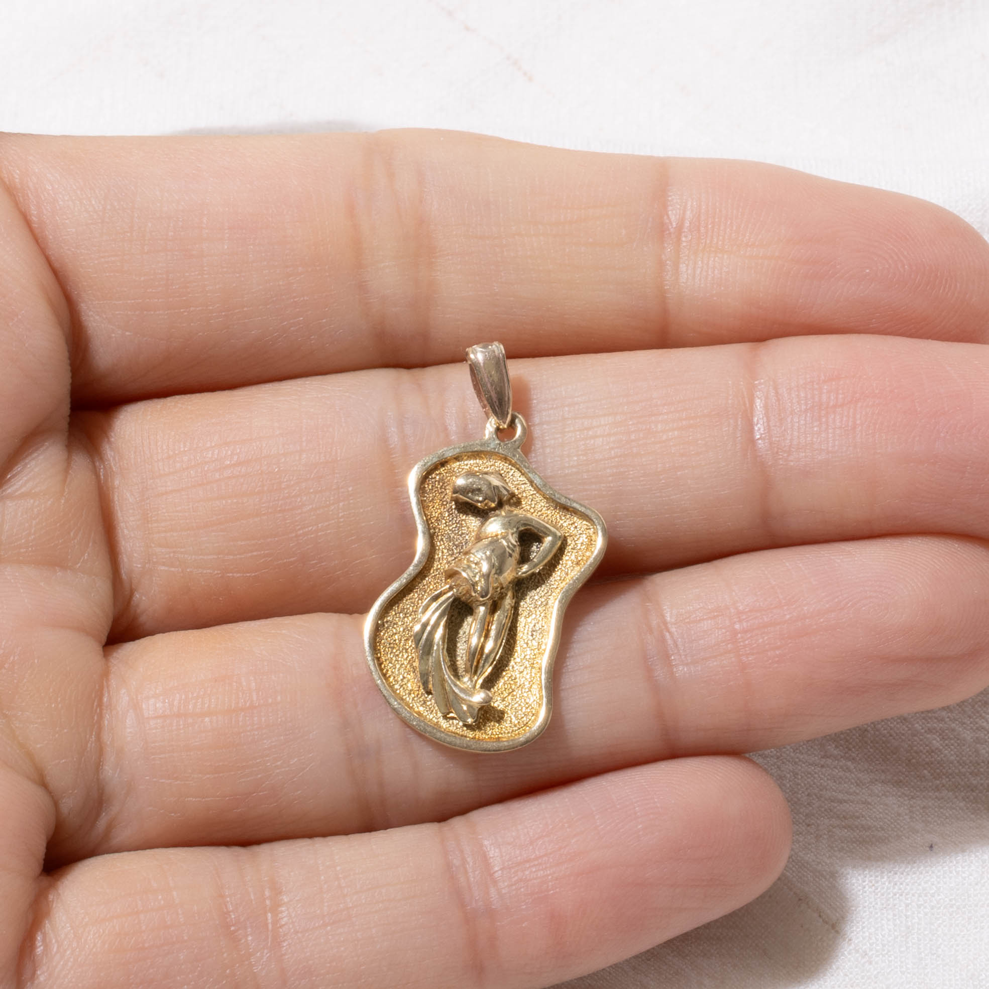 14k Aquarius Zodiac Pendant