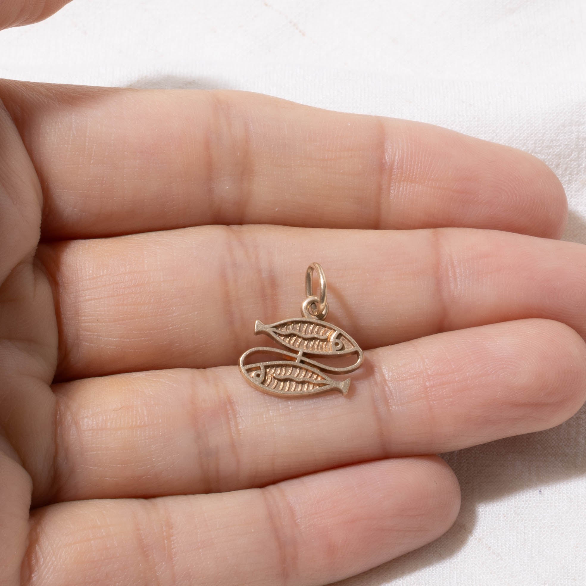10k Pisces Zodiac Charm