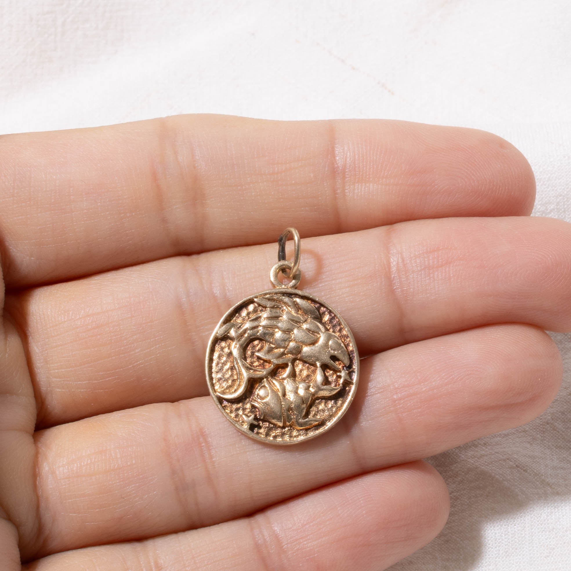 10k Pisces Zodiac Pendant