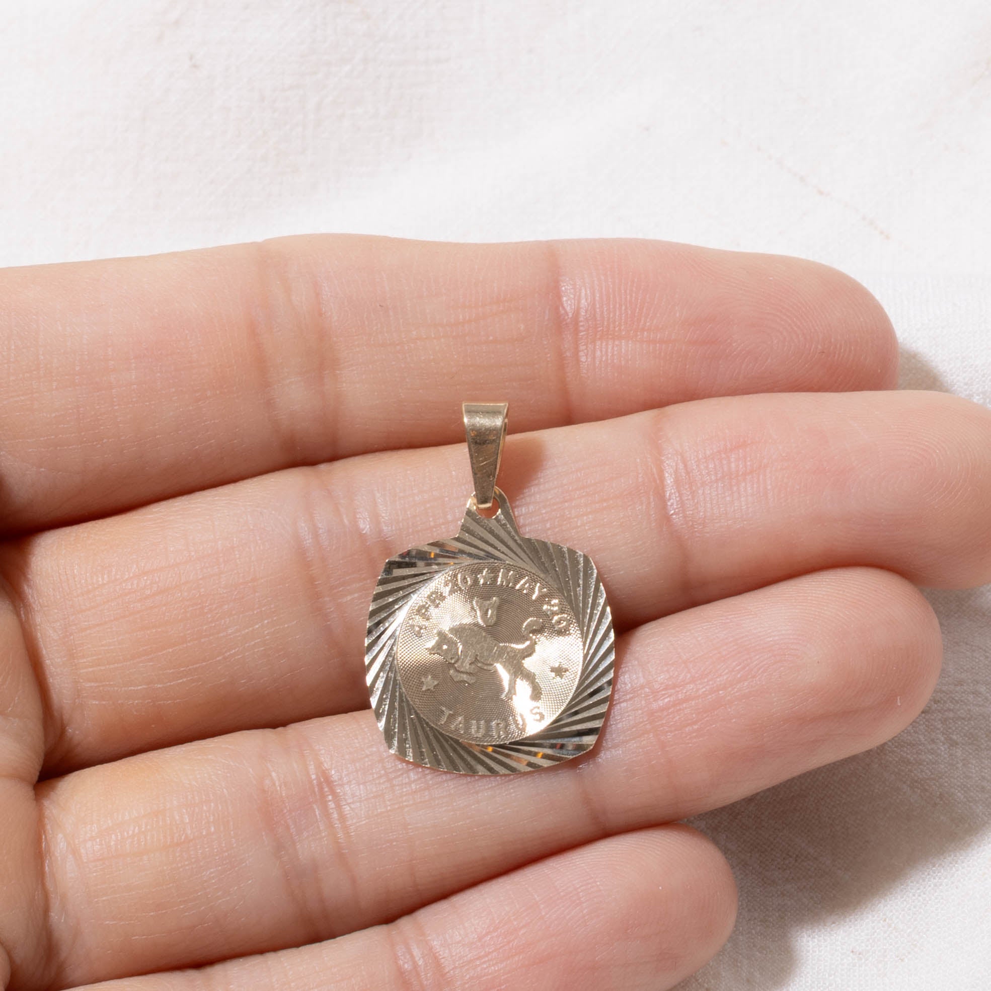 10k Taurus Zodiac Pendant