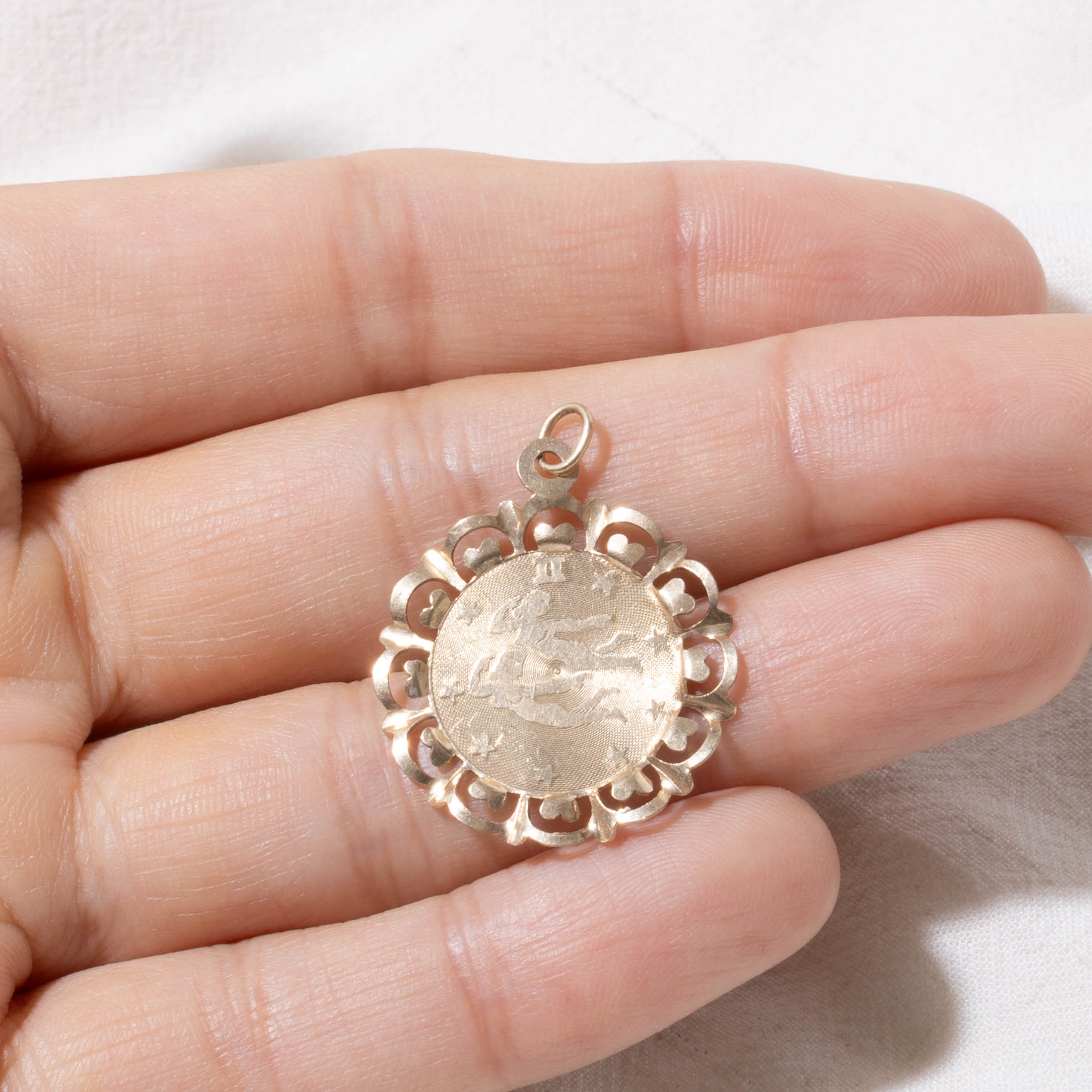 10k Gemini Zodiac Pendant