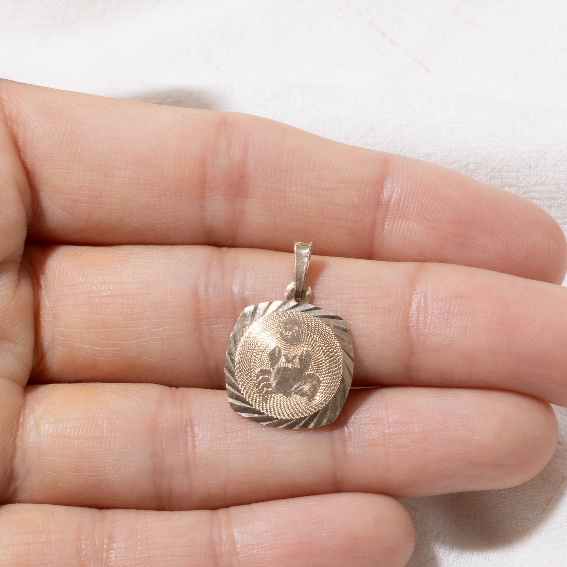 10k Cancer Zodiac Pendant