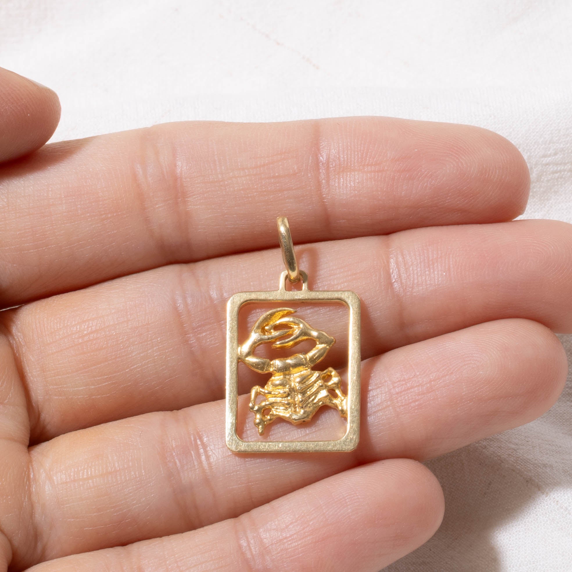 Vintage Italian 18k Cancer Zodiac Pendant