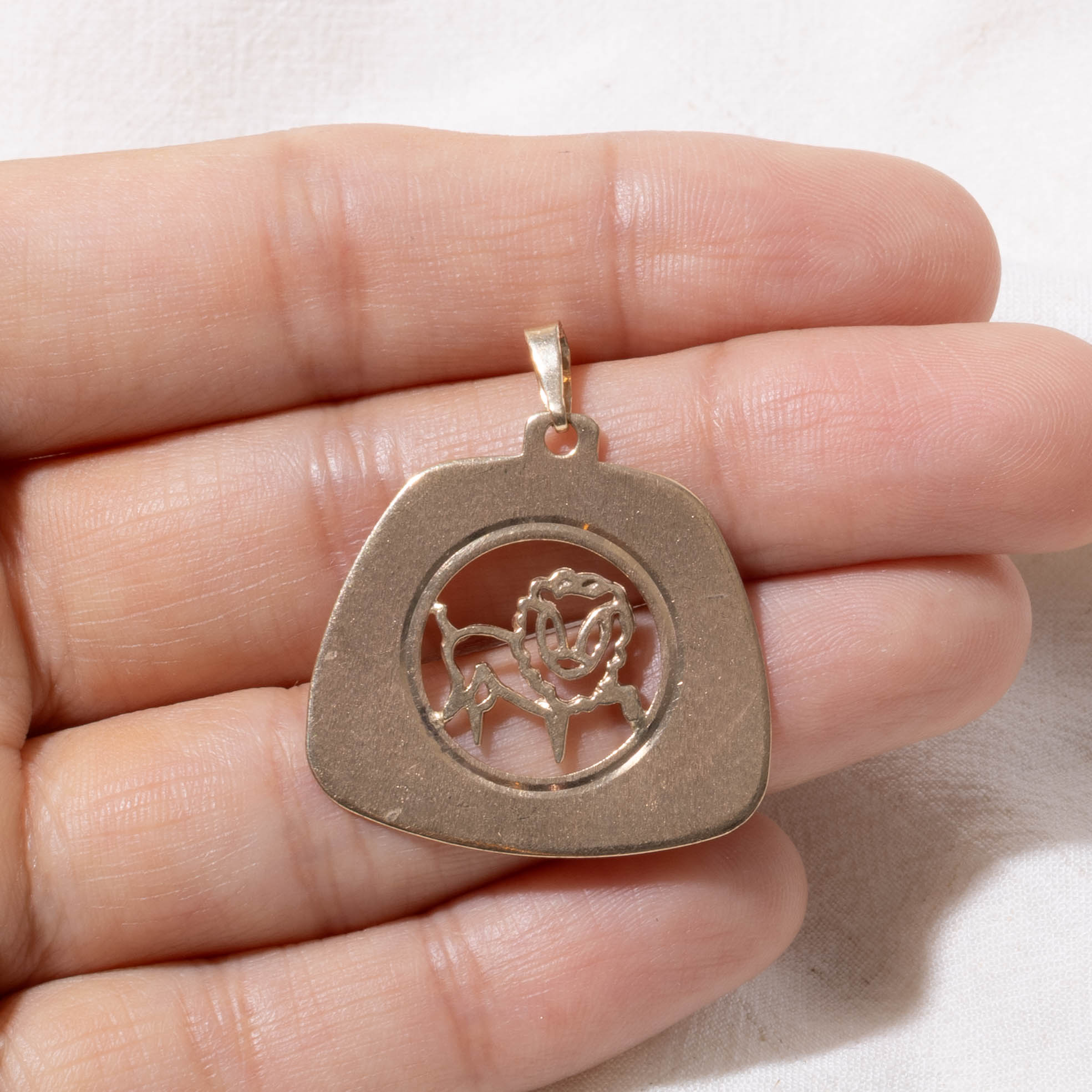 10k Leo Zodiac Pendant