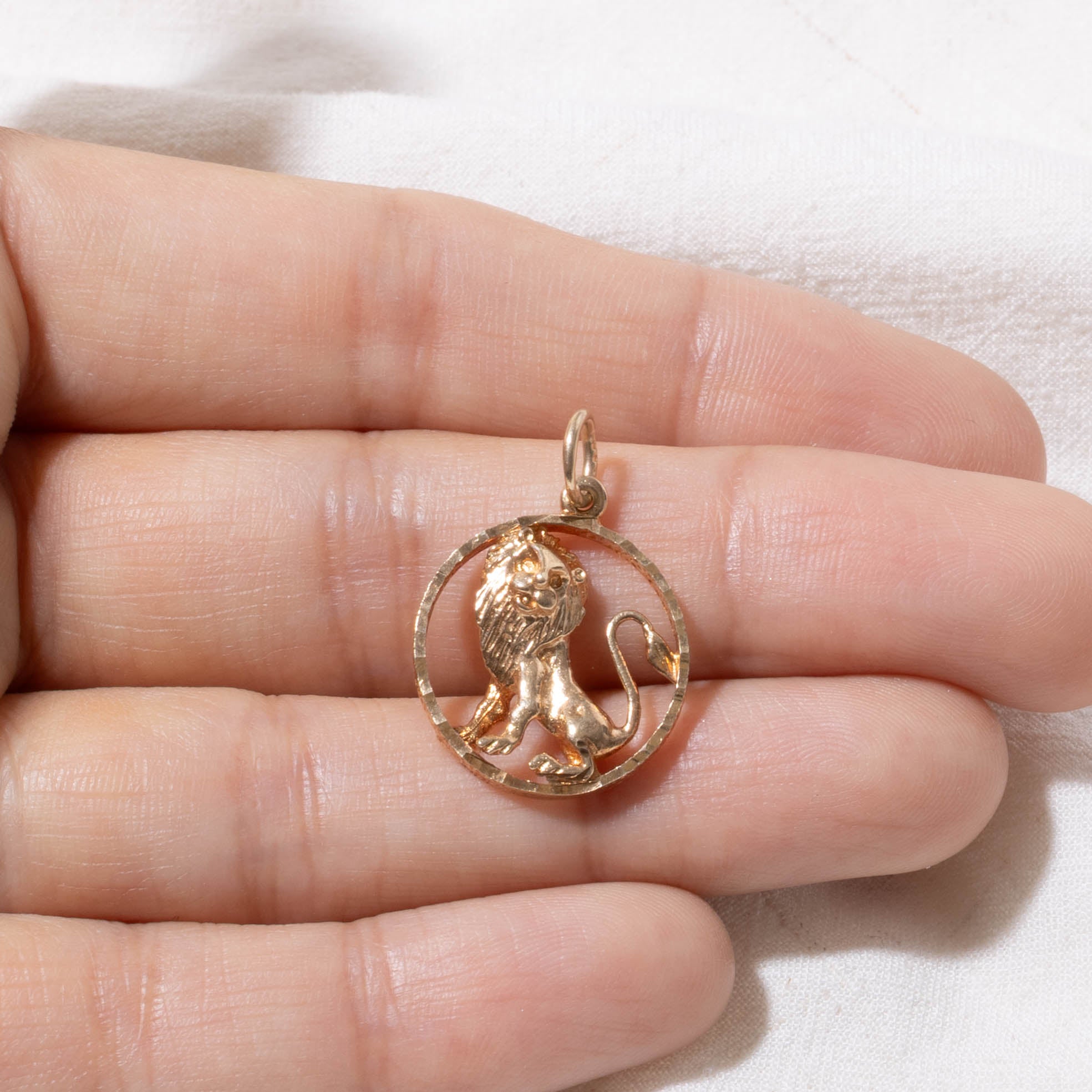 10k Leo Zodiac Charm