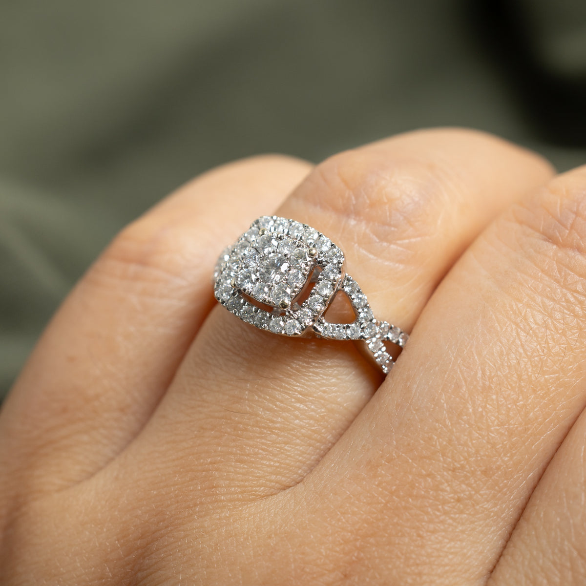 10k Pave Set Diamond Cluster Halo Ring | 0.81ctw | SZ 6.25
