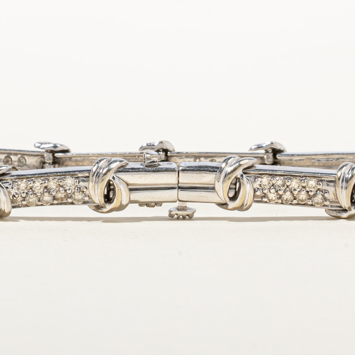 14k Diamond Accented Grooved Bracelet | 1.08ctw | 7"