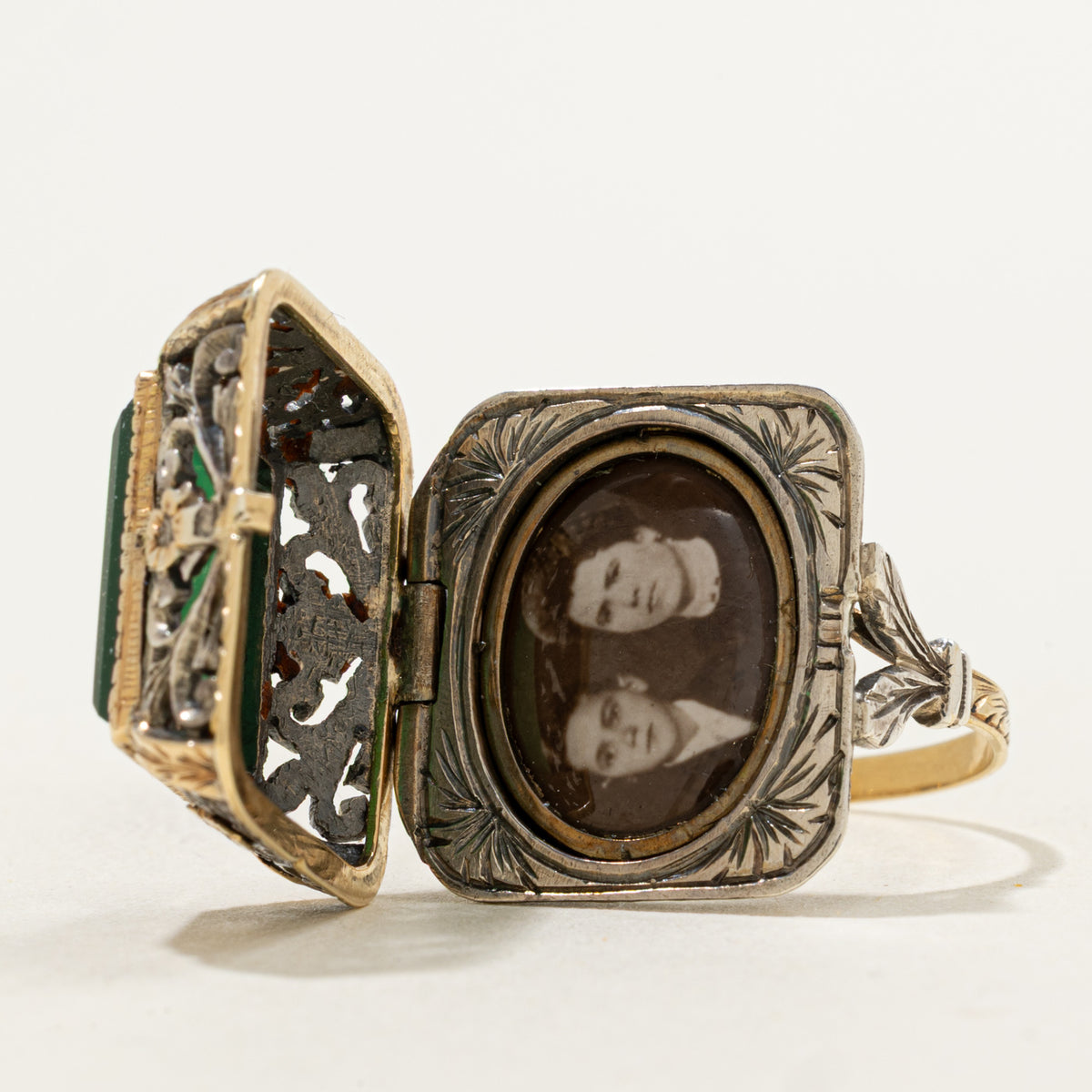 Late Victorian 18k & Silver Chrysoprase Sentimental Compartment Ring | SZ 7.5