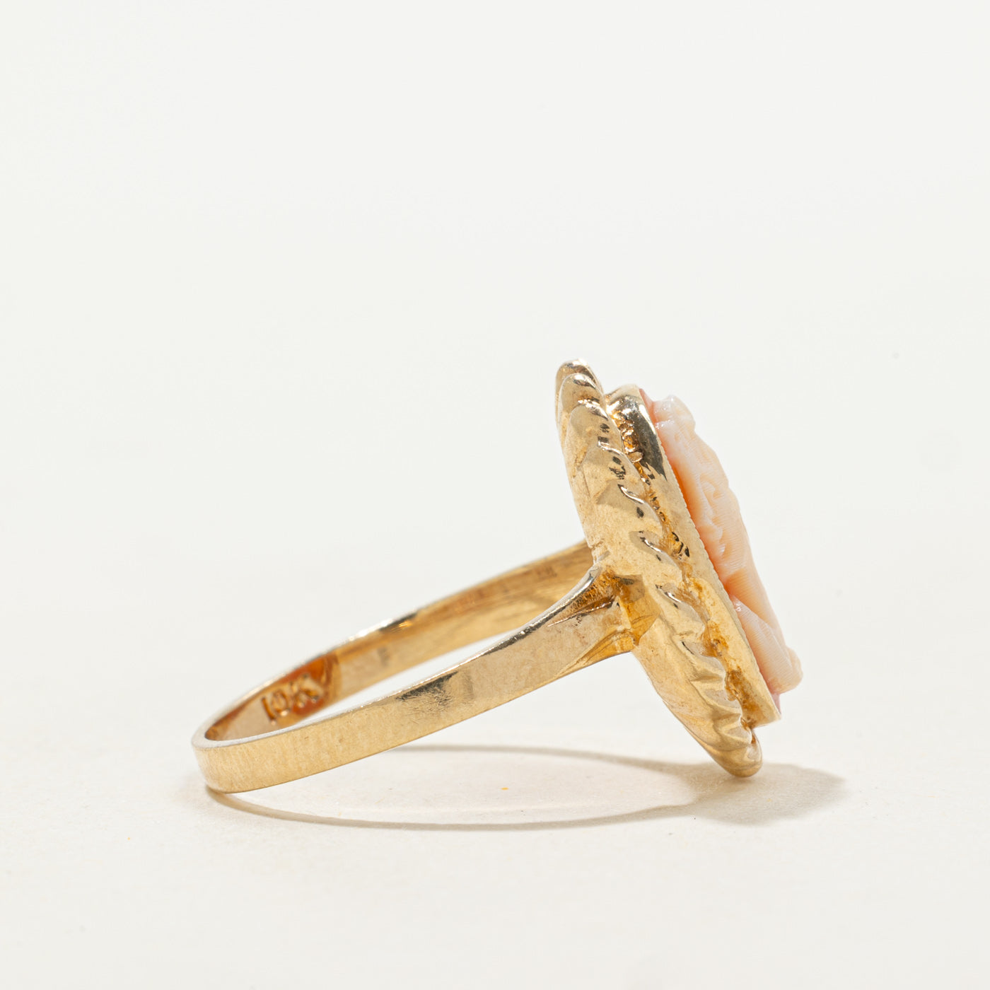 Orante Shell Cameo Ring | 2.50ct | SZ 6.25
