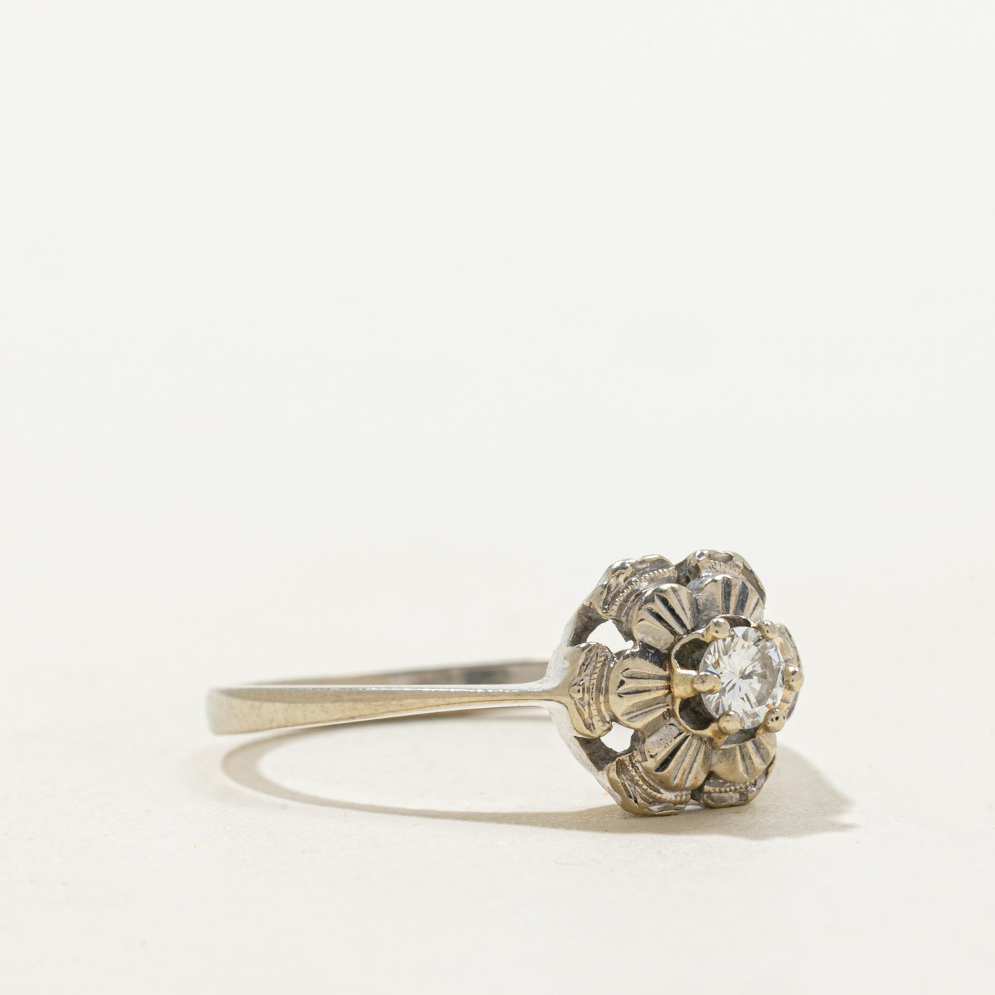 18k Solitaire Diamond Flower Ring | 0.17ct | SZ 8.25
