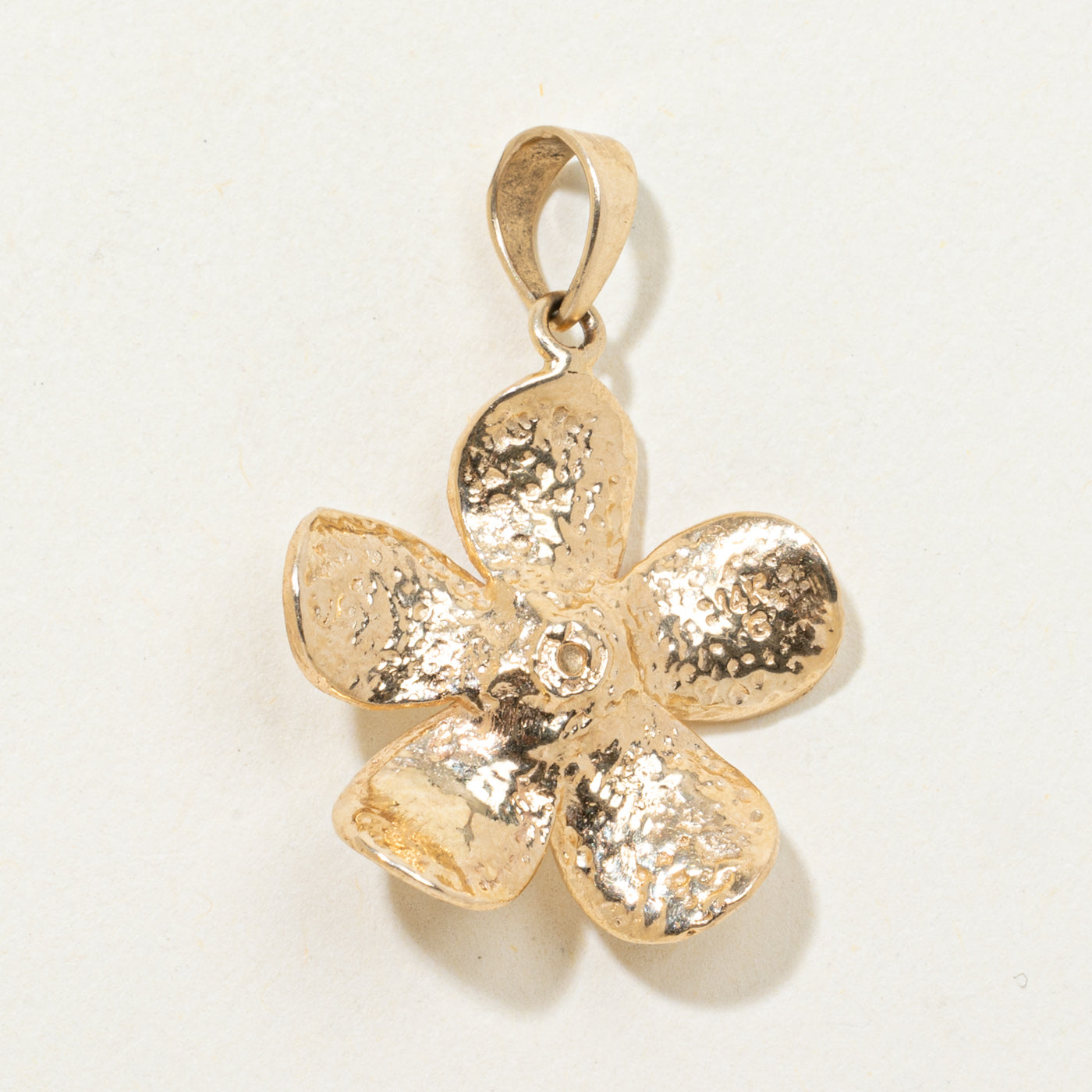14k Pearl Textured Flower Pendant | 4.70mm