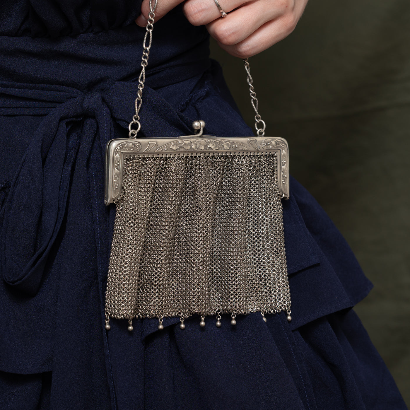 800 Silver Mesh Leaf Design Purse