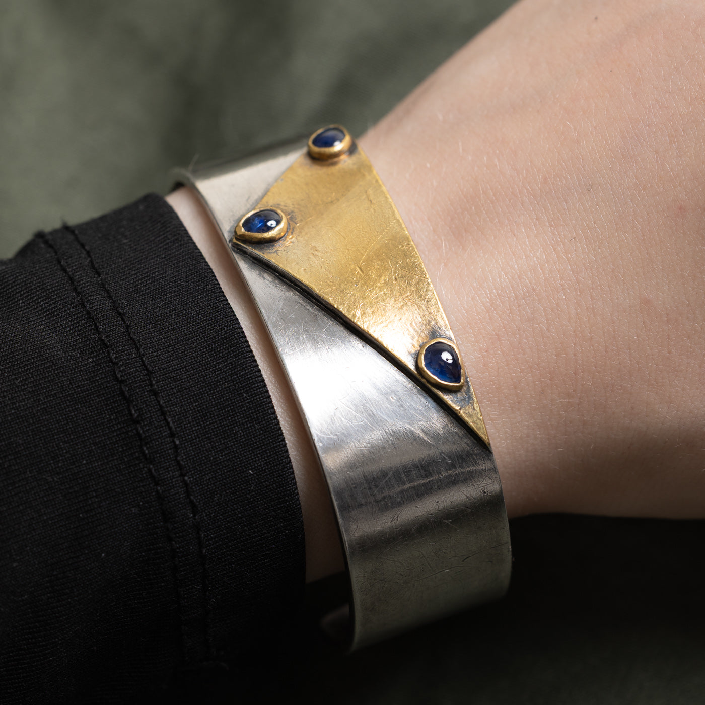 'Hans Tischler' Italian Sapphire Geometric Cuff Bracelet | 1.50ctw | 6"