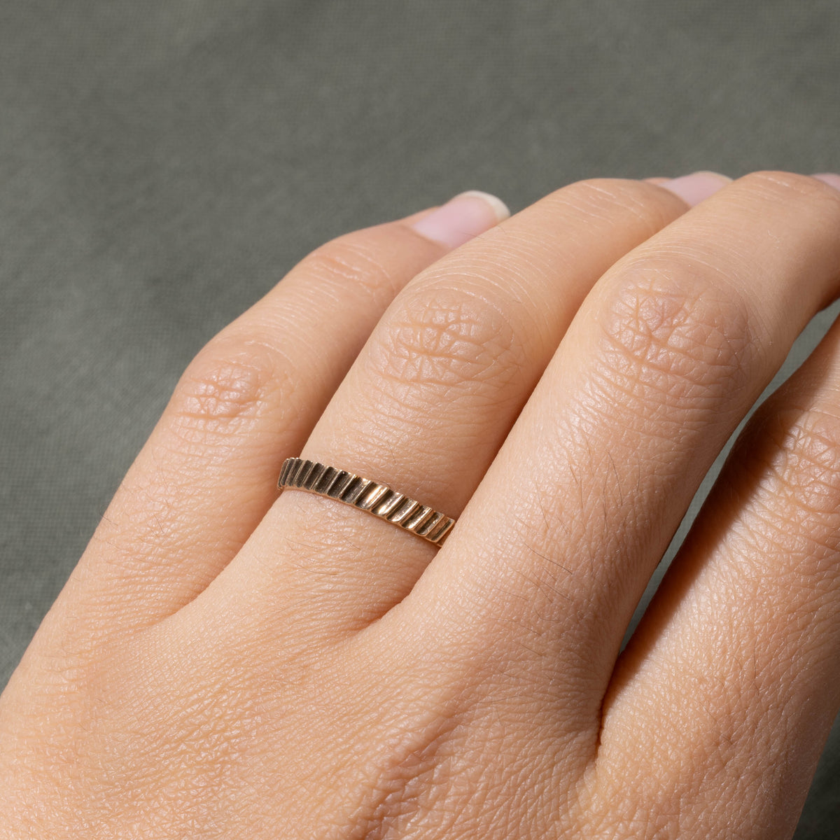 1977 London Yellow Gold Textured Band | 2.7mm | SZ 6.5