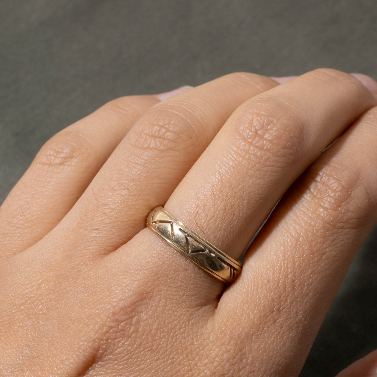 1996 London Yellow Gold Engraved Band | 4.8mm | SZ 8