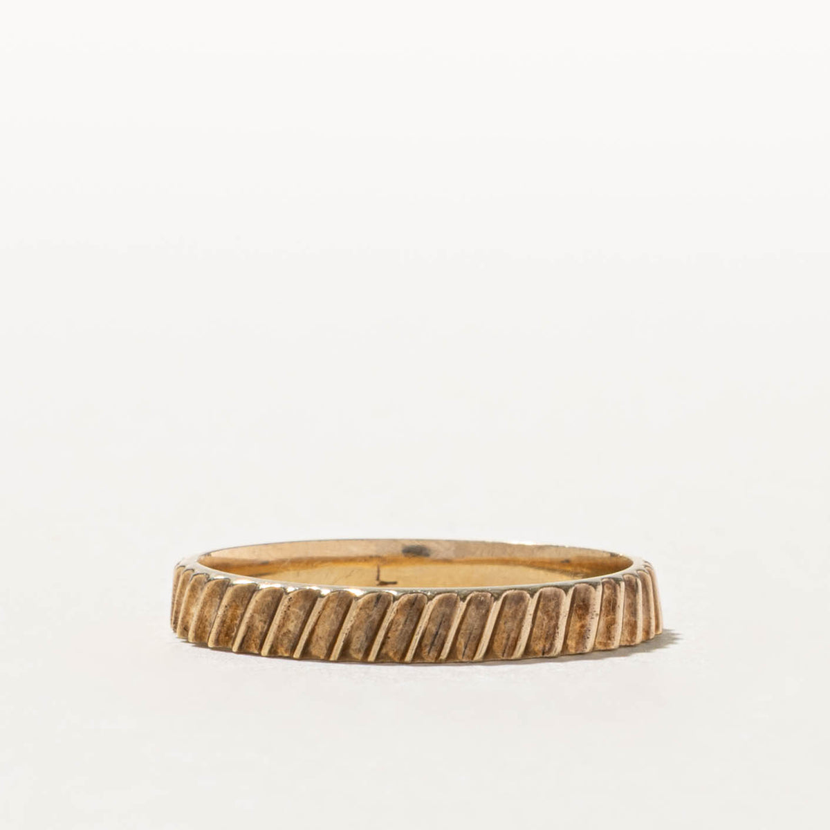 1977 London Yellow Gold Textured Band | 2.7mm | SZ 6.5