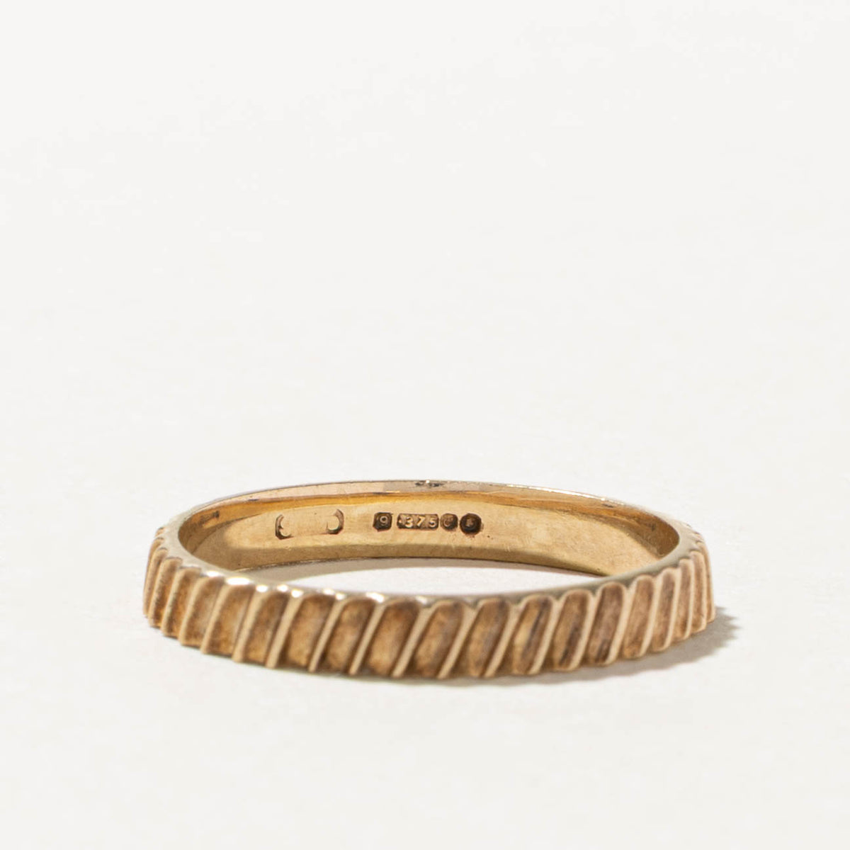 1977 London Yellow Gold Textured Band | 2.7mm | SZ 6.5