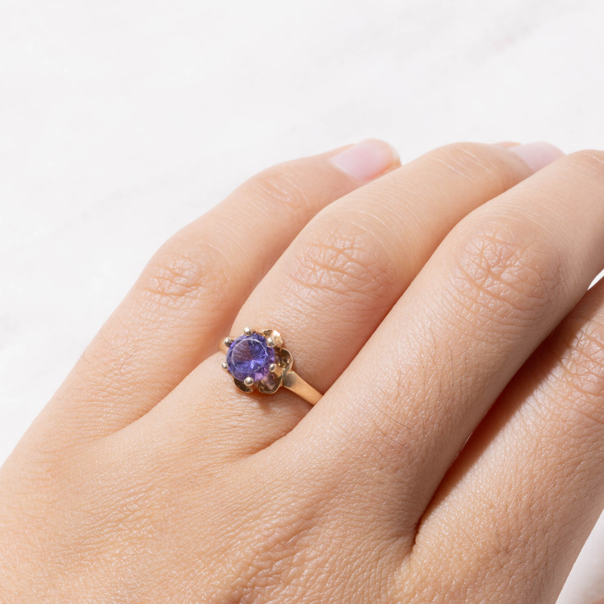 10k Belcher Set Synthetic Sapphire Floral Ring | SZ 4