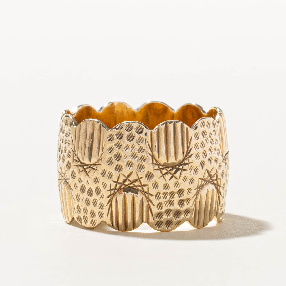 1975 London Yellow Gold Textured Band | 12.8mm | SZ 7.5
