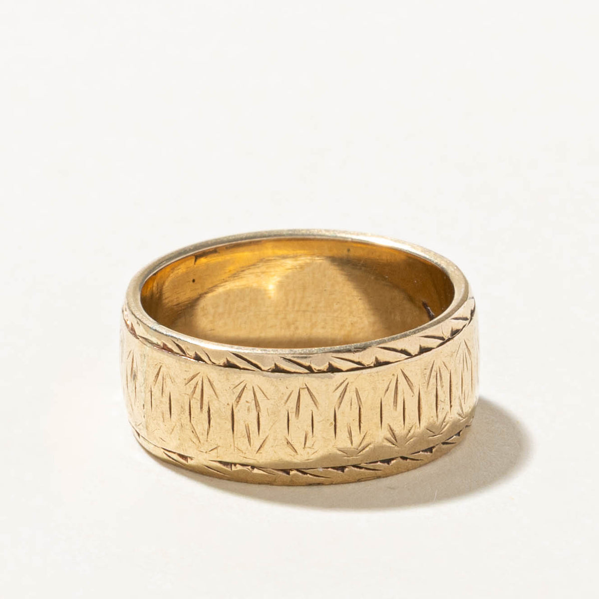 1971 London Yellow Gold Engraved Band | 7.3mm | SZ 5.25