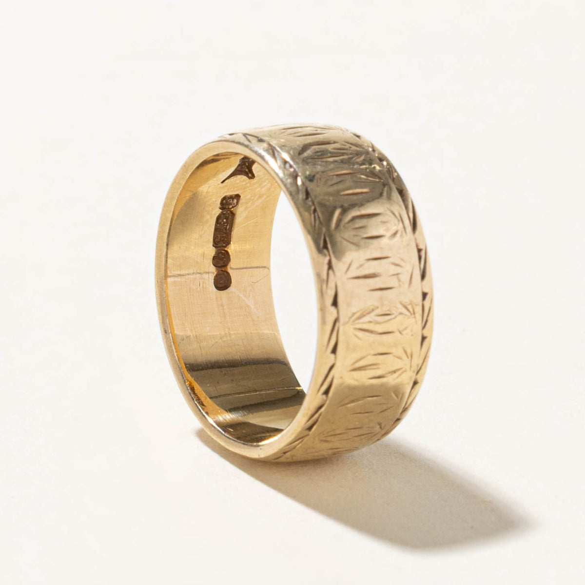 1971 London Yellow Gold Engraved Band | 7.3mm | SZ 5.25