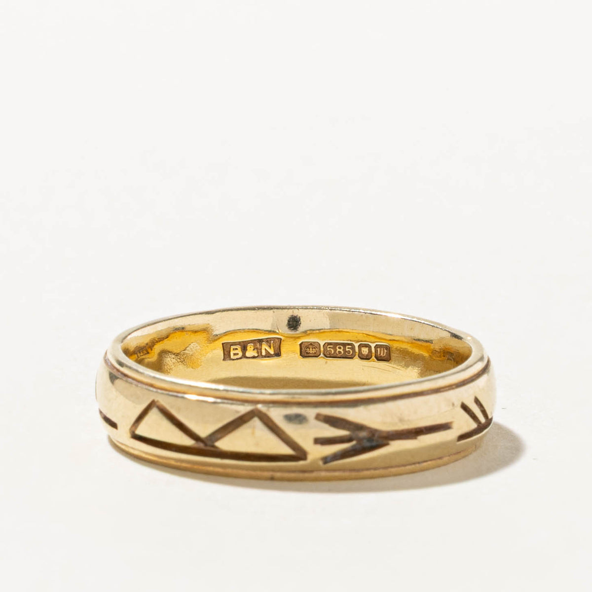 1996 London Yellow Gold Engraved Band | 4.8mm | SZ 8