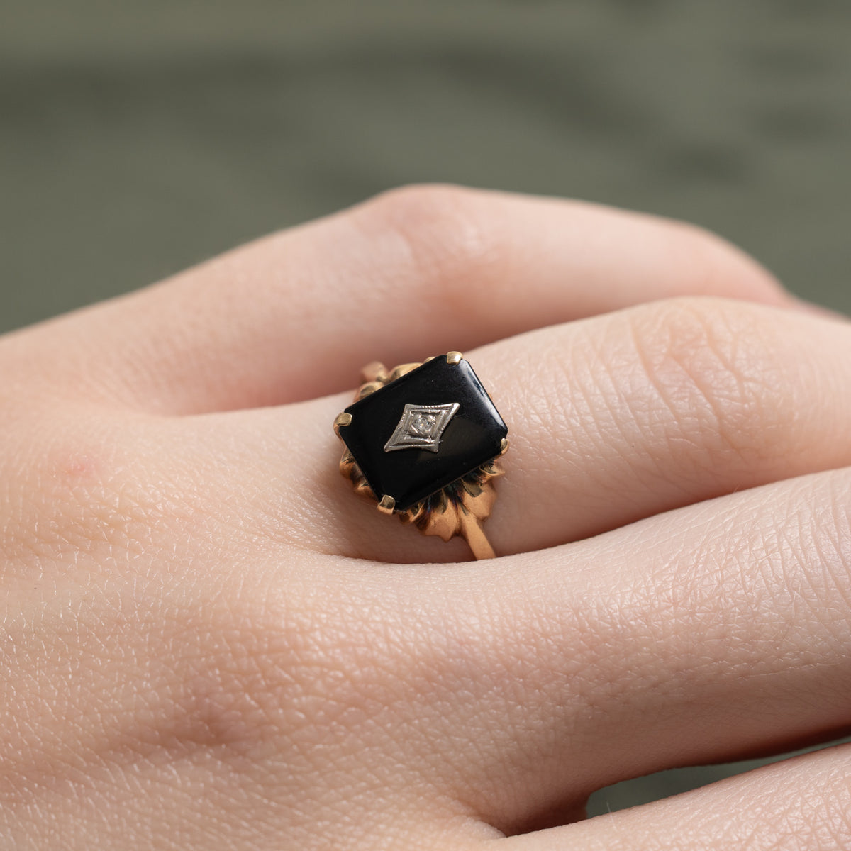 10k Cabochon Onyx & Diamond Accented Grooved Ring | 1.85ct, 0.005ct | SZ 6