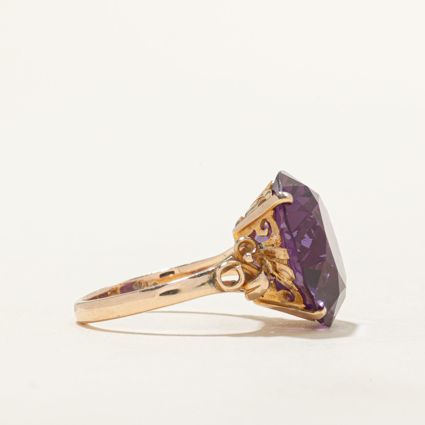 Synthetic Colour Change Sapphire Cocktail Ring | 13.15ct | SZ 6.25 |