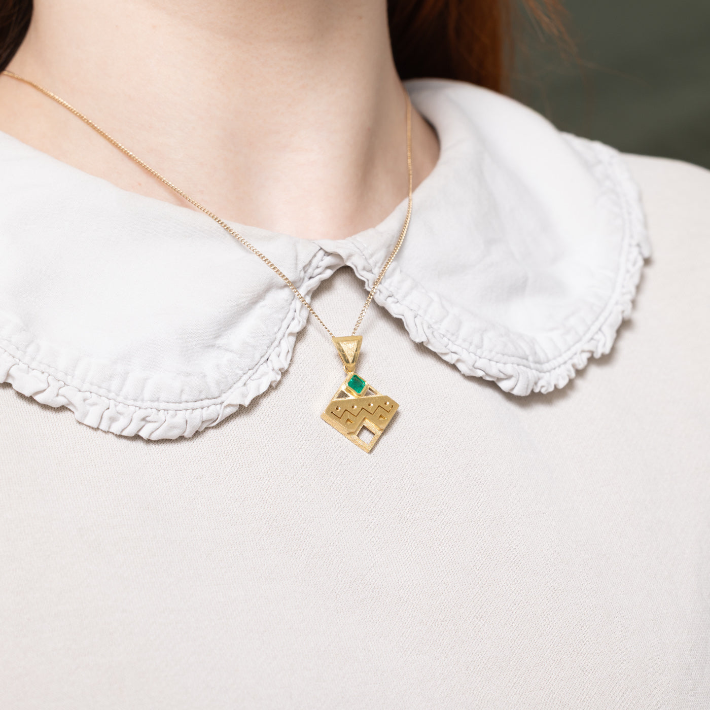 Pendentif géométrique texturé émeraude 18 carats | 0,40 ct