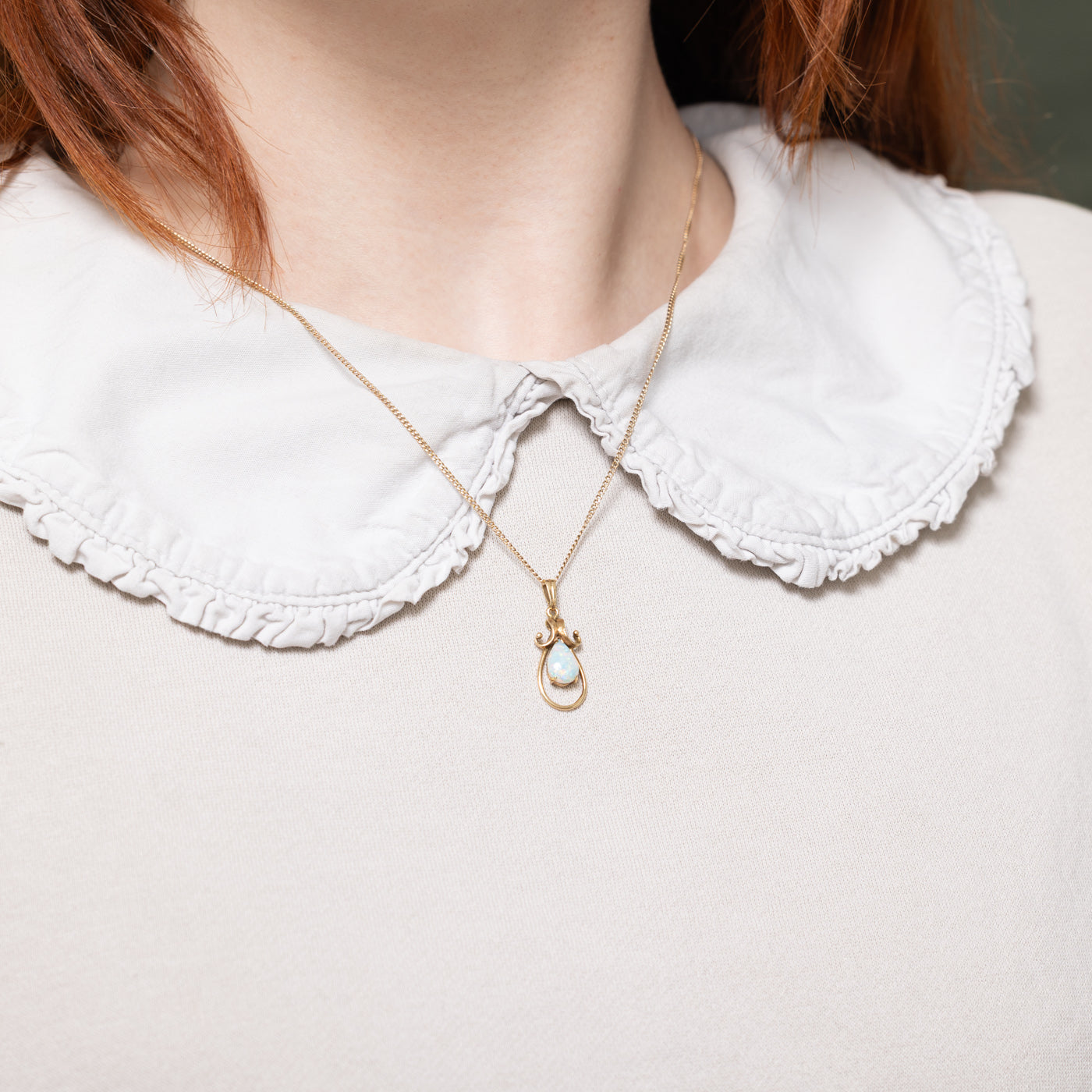 Pendentif en or 14 carats avec opale cabochon poire | 0,70 ct