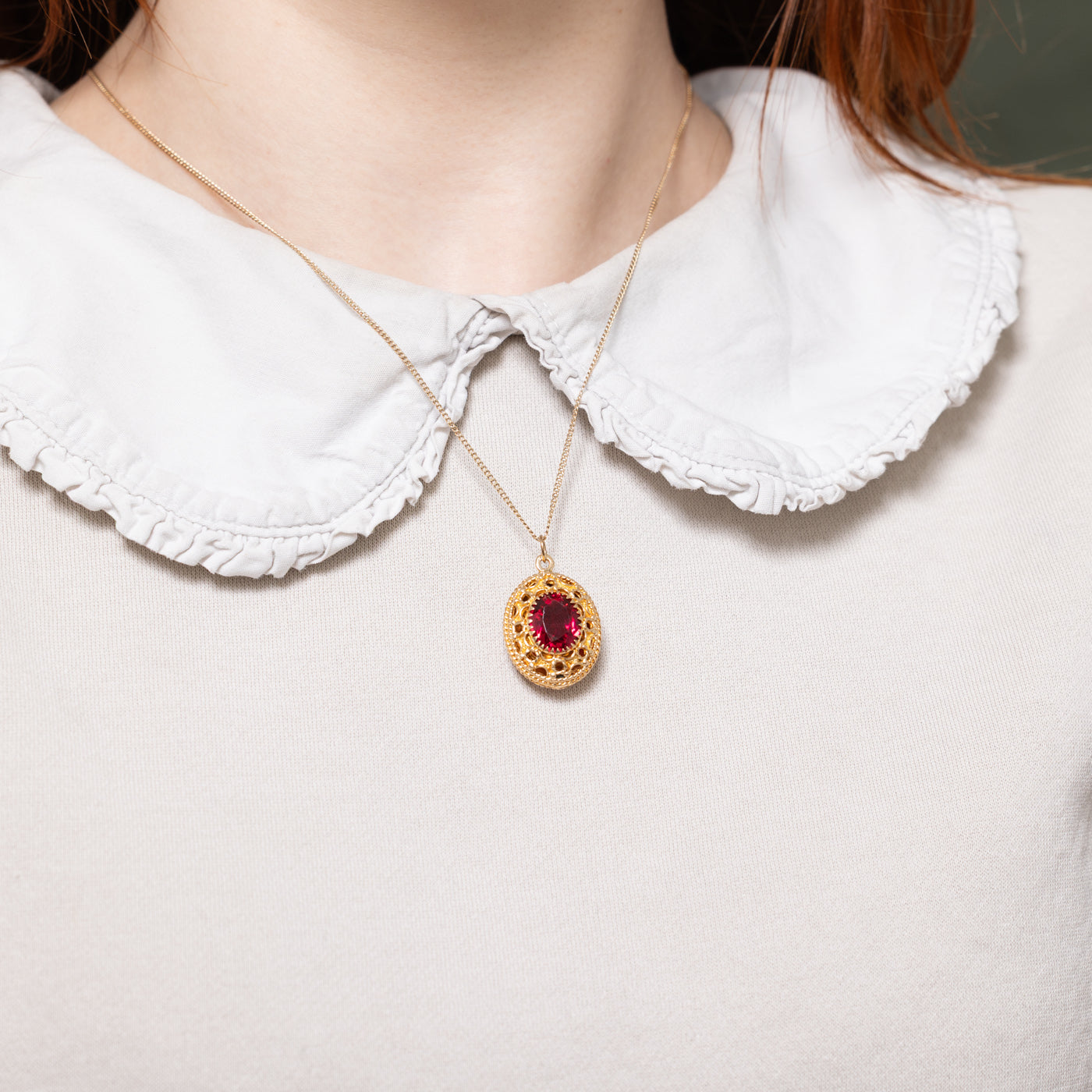 Pendentif orné en verre rouge 14 carats | 10,00 ct