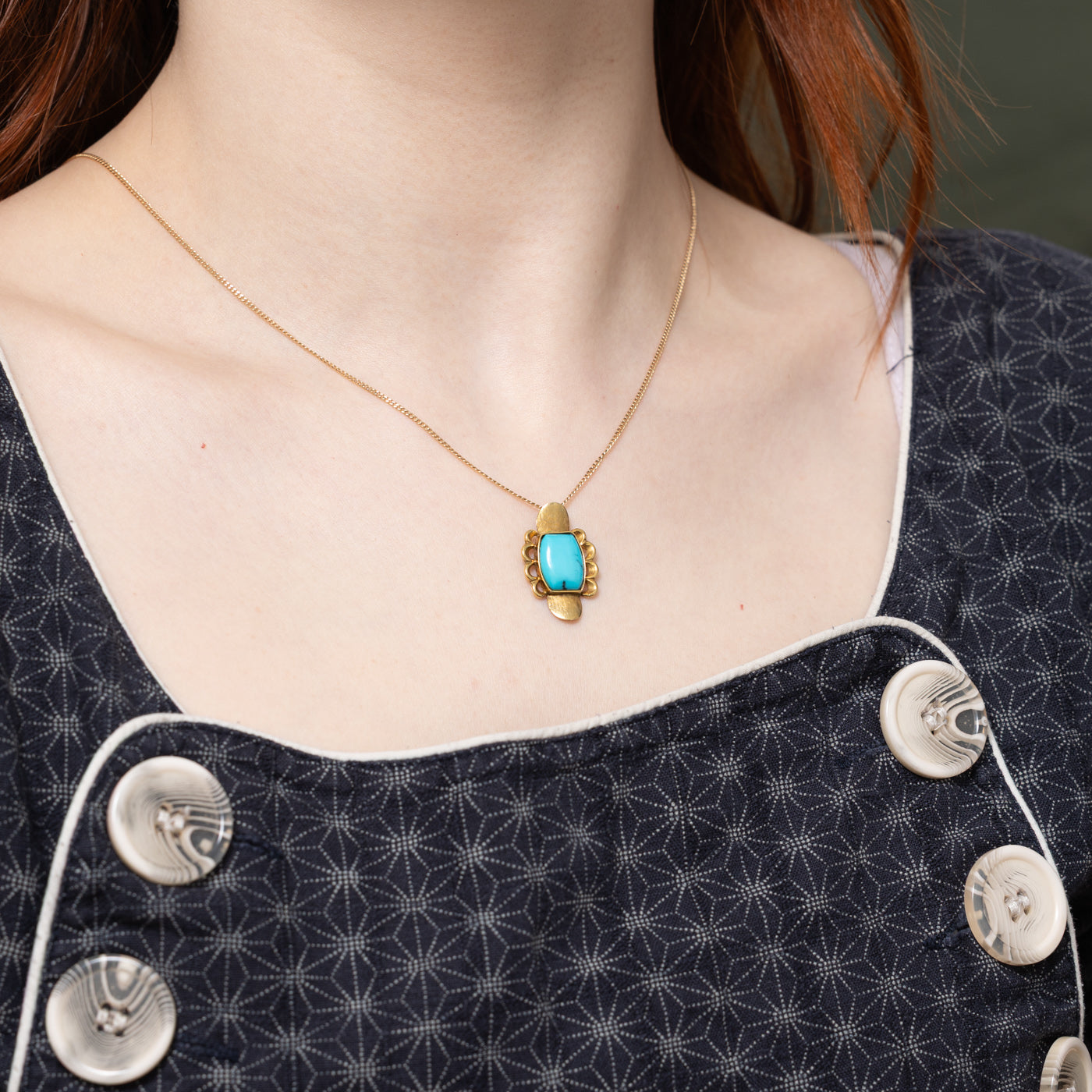 14K Cabochon Turquoise Textured Scalloped Pendant | 5.00ct