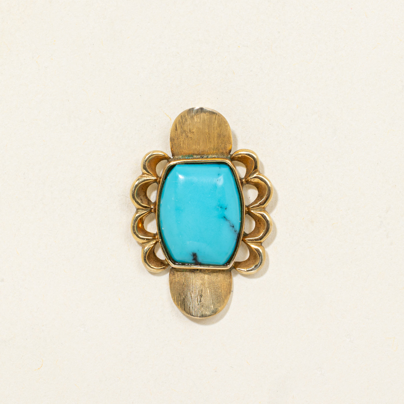 14K Cabochon Turquoise Textured Scalloped Pendant | 5.00ct