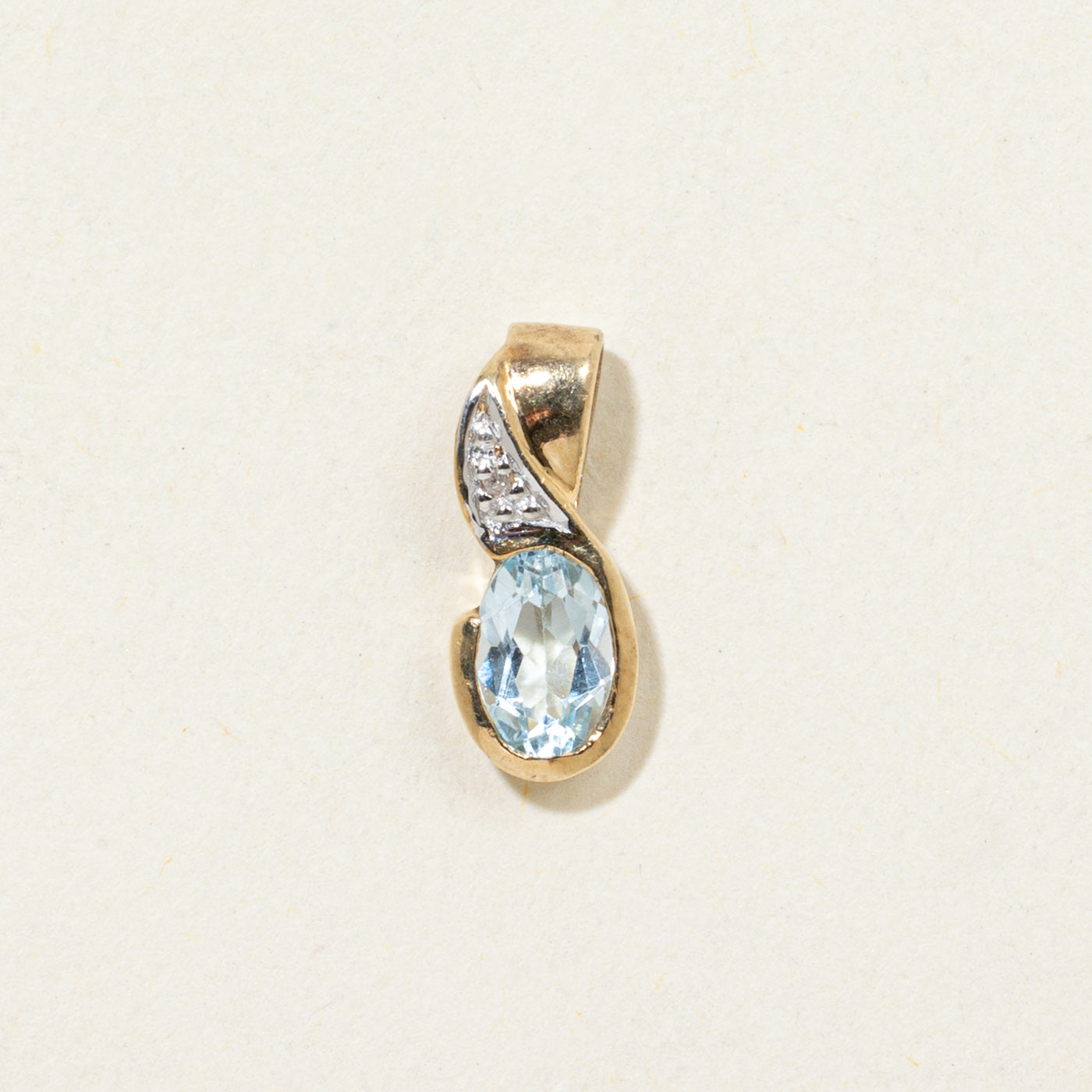 14K Oval Cut Aquamarine & Diamond Pendant | 0.33ct, 0.01ct