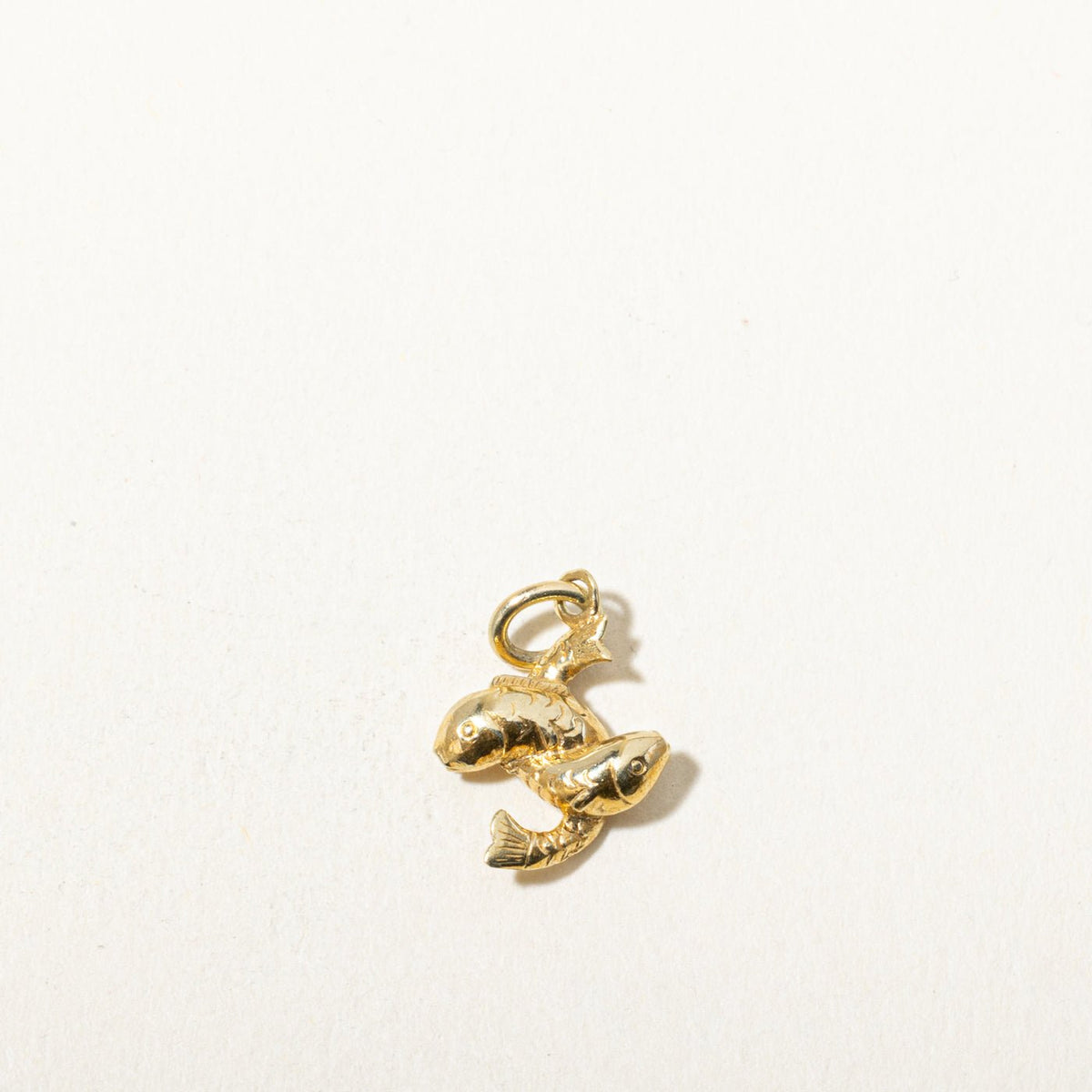 18k Yellow Gold Engraved Pisces Zodiac Charm